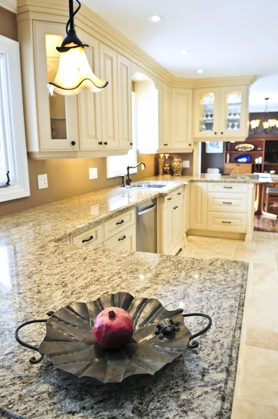 Interior Moderna Cozinha Luxo Com Bancada Granito — Fotografia de Stock
