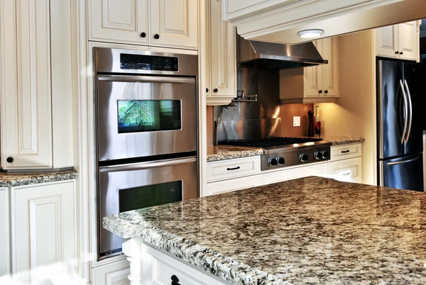 Interior Moderna Cozinha Luxo Com Aparelhos Aço Inoxidável — Fotografia de Stock