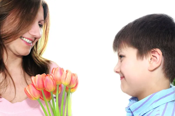 Mãe e filho com flores — Fotografia de Stock