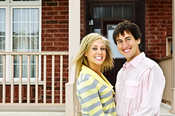Lyckligt par hemma — Stockfoto