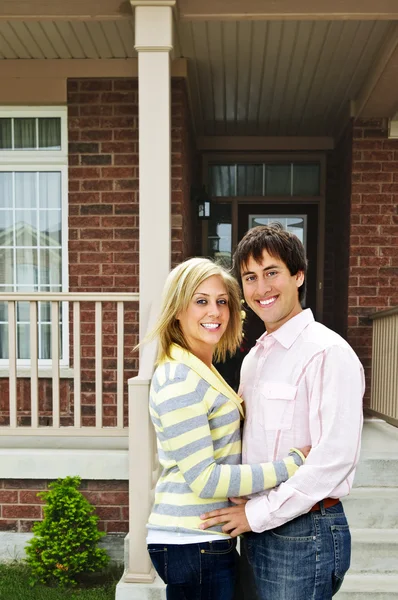 Lyckligt par hemma — Stockfoto