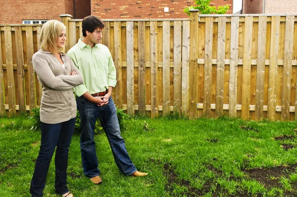 Couple concerned about lawn — Stock Photo, Image