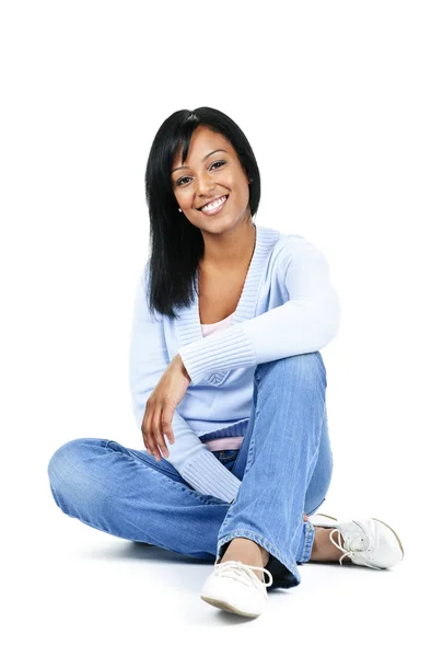 Ontspannen Zwarte Vrouw Zittend Vloer Geïsoleerd Witte Achtergrond — Stockfoto