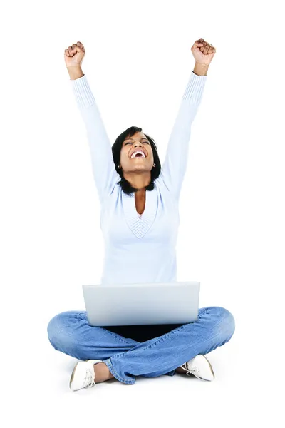 Возбужденная Черная Женщина Поднятыми Руками Компьютером Белом Фоне — стоковое фото