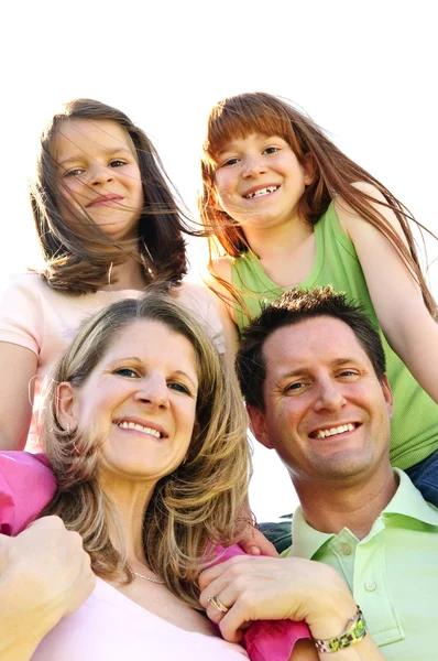 Retrato Familia Feliz Dando Los Niños Paseos Hombro —  Fotos de Stock