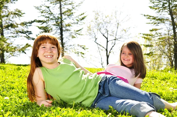 Portrait Happy Girls Sitting Grass — Stock Photo, Image