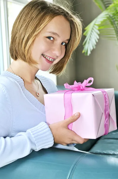 Teenage girl with present — Stock Photo, Image