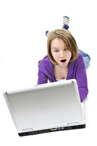 Девушка с компьютером — стоковое фото