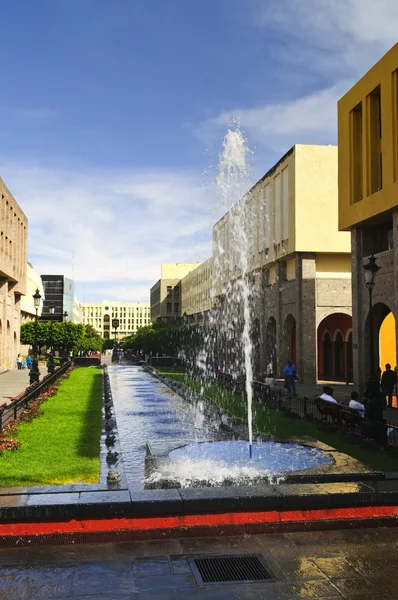 与在瓜达拉哈拉、 哈利斯科州、 墨西哥喷泉广场华丽 — 图库照片