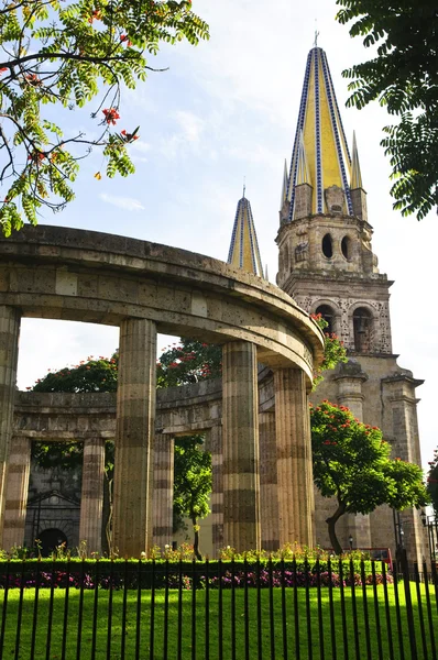 Rotunda of Illustrious Jalisciences and Guadalajara Cathedral in Jalisco, M — Stock Photo, Image