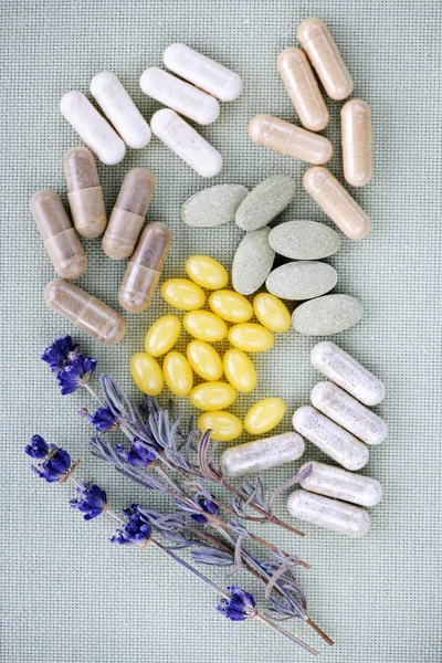 Herbal supplement pills — Stock Photo, Image