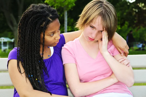 Teenager consoling her friend — Stock Photo, Image