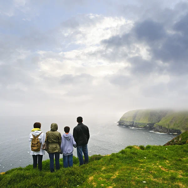 Family visiting Cape St. Mary's Ecological Bird Sanctuary in Newfoundl — Stock Photo, Image