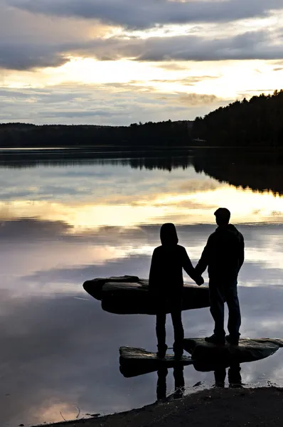 Słońce Spokojne Jezioro Oglądania Sylwetka — Zdjęcie stockowe