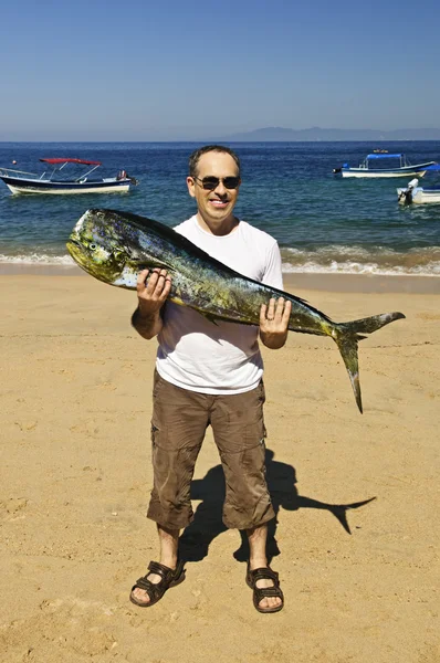 Feliz Turista Segurando Sua Captura Peixe Grande Após Viagem Pesca — Fotografia de Stock