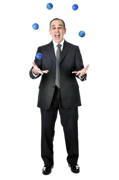 ビジネスの男性のスーツの惑星地球のボールをジャグリング — ストック写真