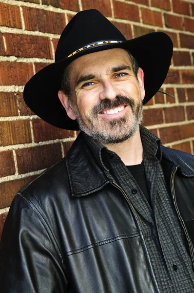 Brodaty mężczyzna w kowbojski kapelusz — Zdjęcie stockowe