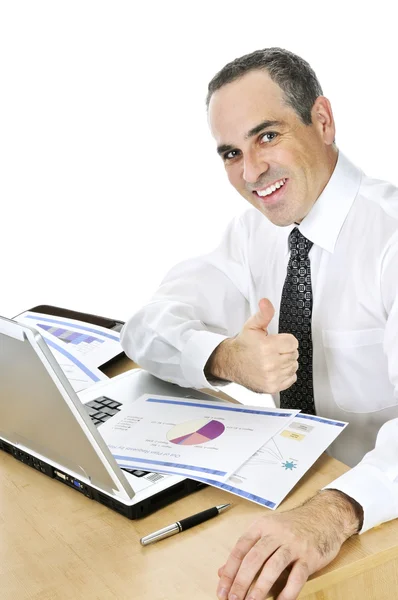 Empresário em sua mesa no fundo branco — Fotografia de Stock