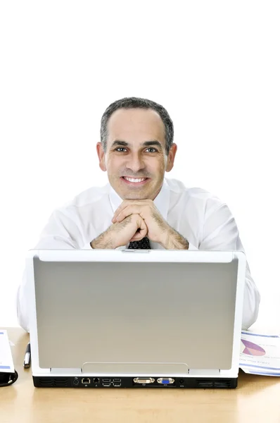 Szczęśliwy Biznesmen Siedzi Przy Biurku Białym Tle — Zdjęcie stockowe