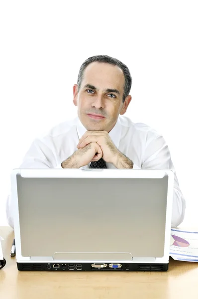 Uomo d'affari alla sua scrivania su sfondo bianco — Foto Stock