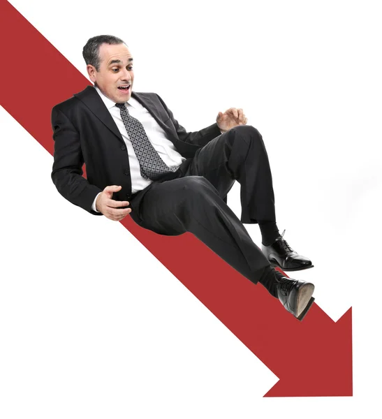 金融危機の赤い矢印の上を滑る実業家 — ストック写真