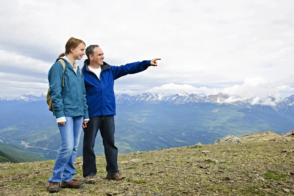 Far Och Dotter Njuter Vackra Kanadensiska Klippiga Bergen Visa Jasper — Stockfoto