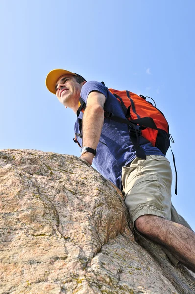 Tırmanma adam — Stok fotoğraf