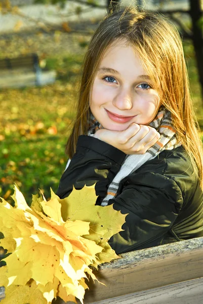 Portrait Une Belle Adolescente Dans Parc Automne — Photo