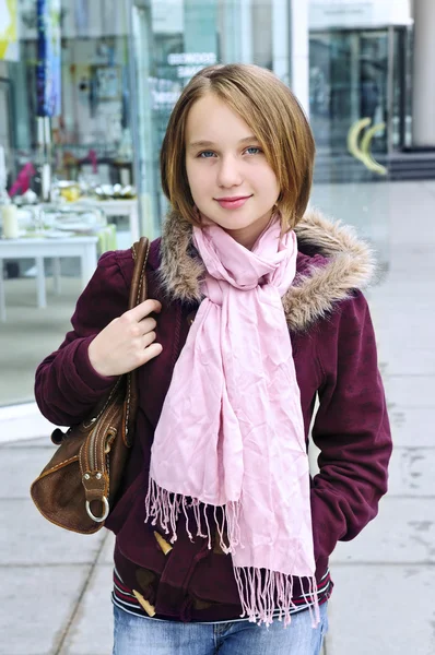 Adolescente menina compras — Fotografia de Stock