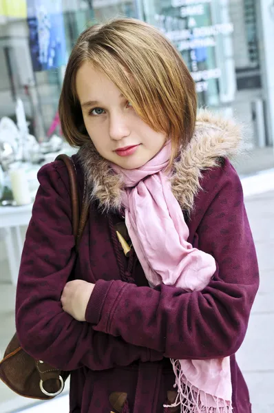 Teenage Girl Shivering Cold Weather — Zdjęcie stockowe