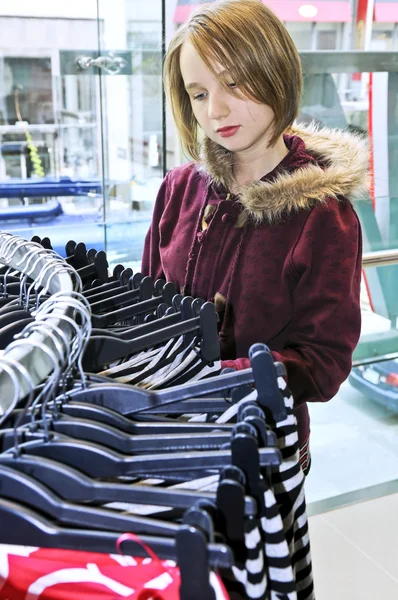 Teenage girl shopping — Stock Photo, Image