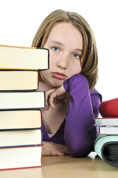 Frustrerad Tonårig Flicka Som Studerar Vid Skrivbord Med Stor Stack — Stockfoto