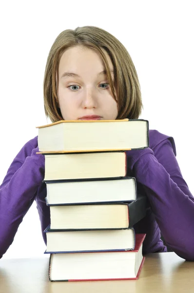 Gefrustreerd Tienermeisje Studeren Aan Balie Met Grote Stapel Boeken — Stockfoto