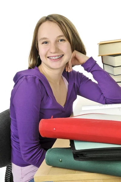 Nastoletnia dziewczyna studiuje — Zdjęcie stockowe