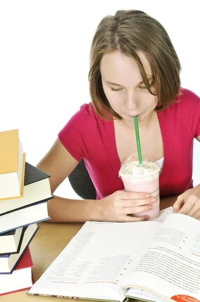 Teenage Skolflicka Studerar Med Milkshake — Stockfoto