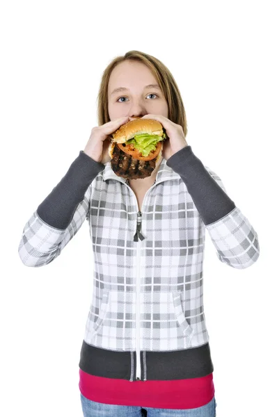 10 代の少女食べる大きなハンバーガー — ストック写真