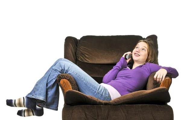 Bir Koltukta Oturan Bir Telefonda Konuşan Genç Kız — Stok fotoğraf