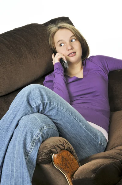 十几岁的女孩在电话上交谈 — 图库照片
