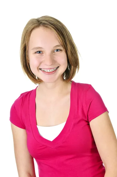 Adolescente souriant avec bretelles — Photo