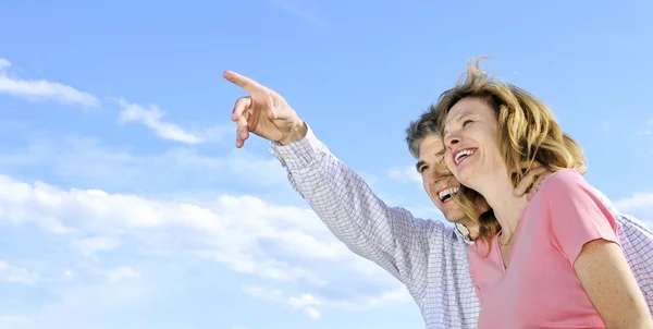 Mature Romantic Couple Baby Boomers Looking Sky — Stock Photo, Image