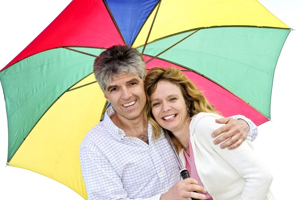 快乐在伞下的成熟夫妻的肖像 — 图库照片