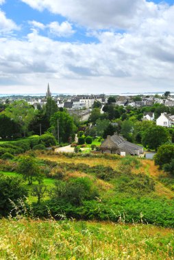 doğal görünümünden bir tepenin üzerinde carnac şehir, Güney brittany, Fransa