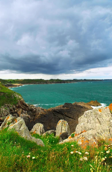 Atlantische kust in Bretagne, Frankrijk — Stockfoto
