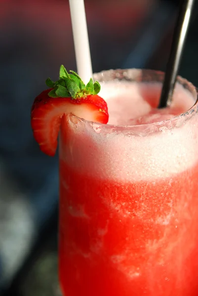 Strawberry Daiquiri Cocktail Serverad Ett Kallt Glas — Stockfoto