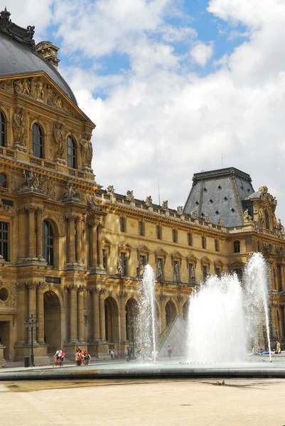 卢浮宫 — 图库照片