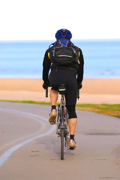 Людина Їде Велосипеді Морському Шляху Відпочинку — стокове фото