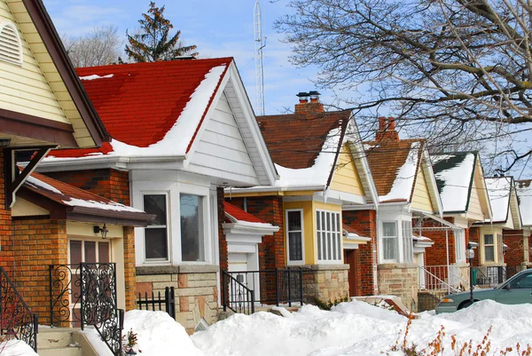 Fila Casas Residenciales Invierno Con Nieve —  Fotos de Stock
