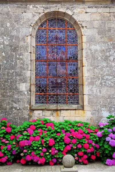 Kościół okno w Bretanii — Zdjęcie stockowe