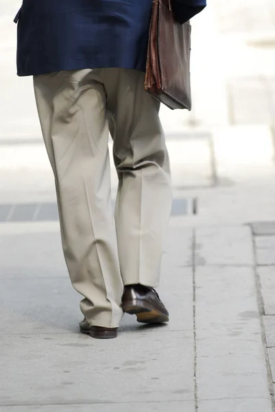 Businessman walking — Stock Photo, Image