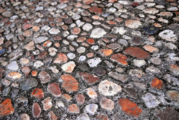 古い中世の玉石の舗装道路の抽象的な背景 — ストック写真